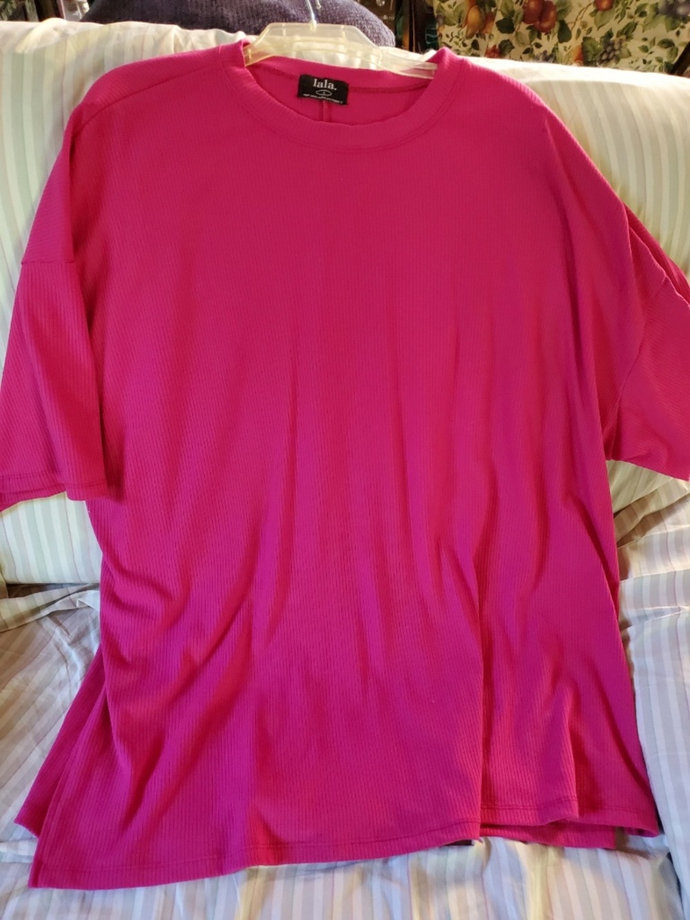 Pink shirt and long pants - Picture 4 of 4